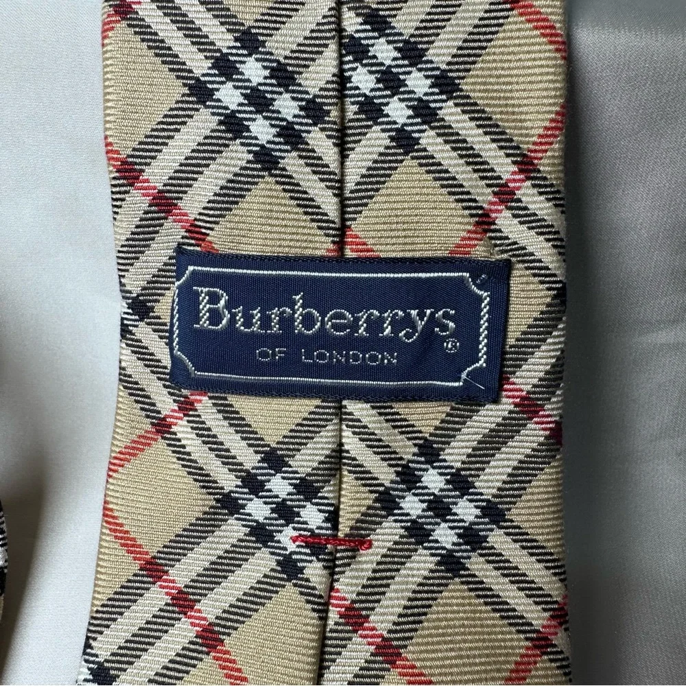 💼 Vintage Burberrys of London 100% Silk Tie — New with Tag - Picture 7 of 10